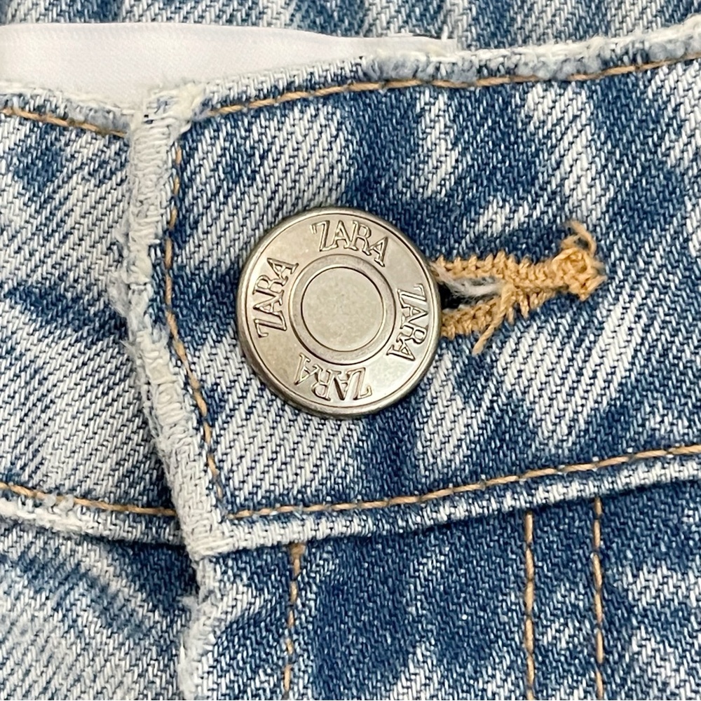 Zara High Rise Light Wash Mother Style Jeans Raw Hem Denim Button Women’s Size 6 - Picture 9 of 14